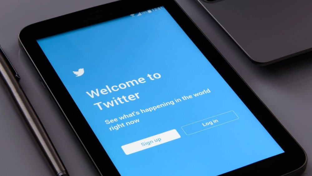Charity Digital - Topics - Should you pay for Twitter Blue?